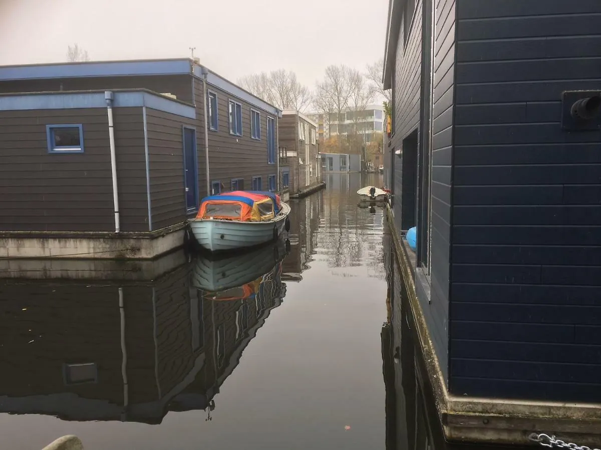 Bed & Breakfast Houseboat Studio Sooki Amsterdam Netherlands